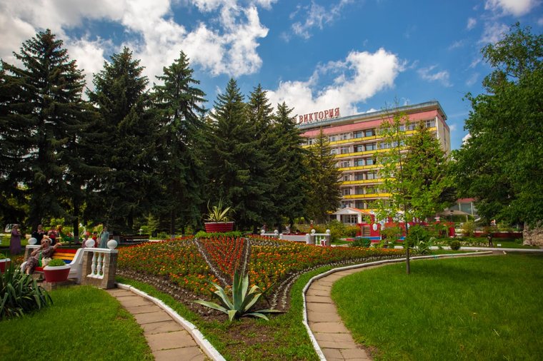 Парк санатория «Виктория» в Ессентуках — фото 10 — фото 8